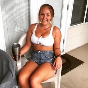 Meet your Posher, Caitlin